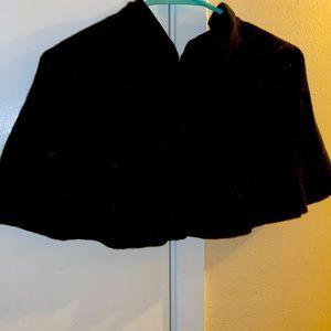 Tahari black wool skirt in good condition